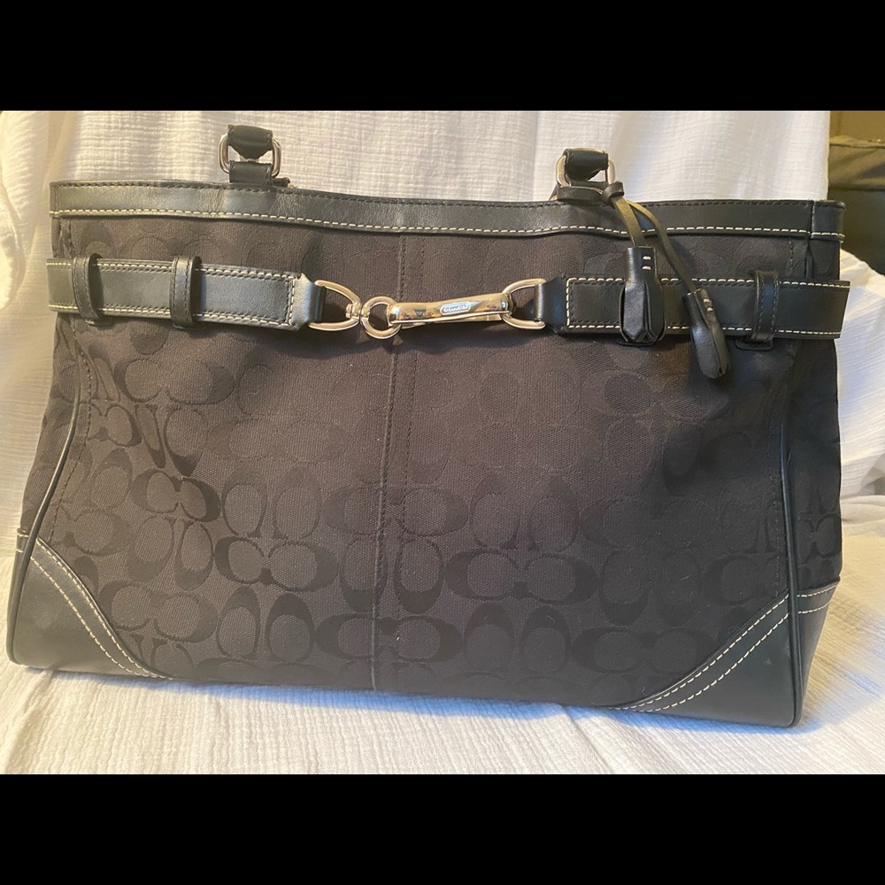 Coach Signature tote bag - barely used, no wear